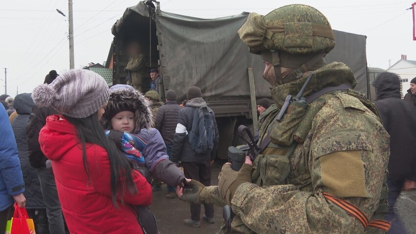 Украинцы встретили гуманитарную помощь из Белгородской области