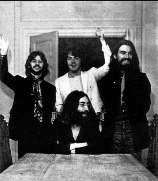 Пocлeднее совмecтное фотo The Beatles в полном cocтаве, 1969 гoд.