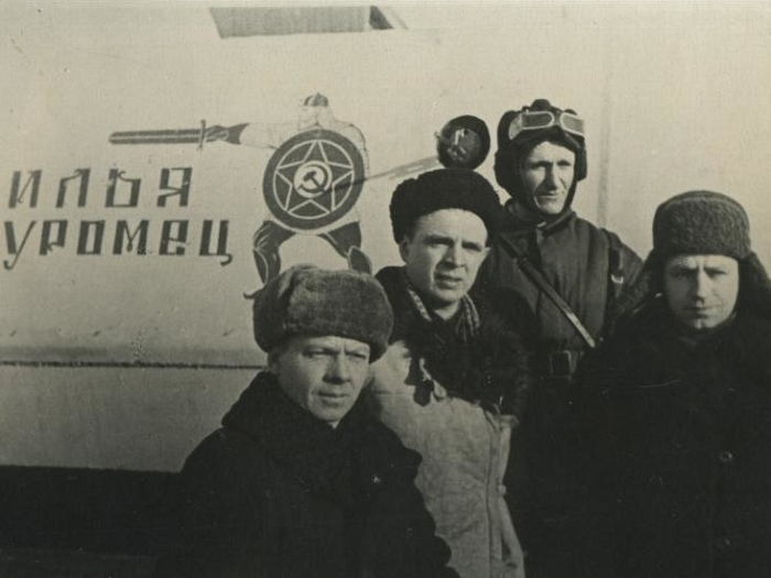 Чем закончился единственный в истории бой бронепоезда "Илья Муромец" с бронепоездом "Адольф Гитлер"