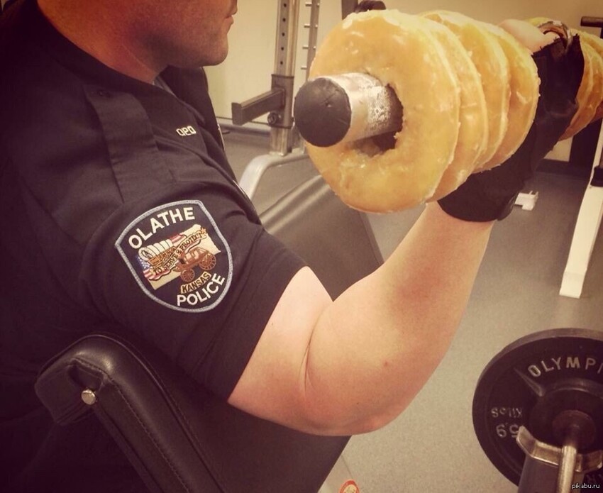 Полицейские очень любят пончики