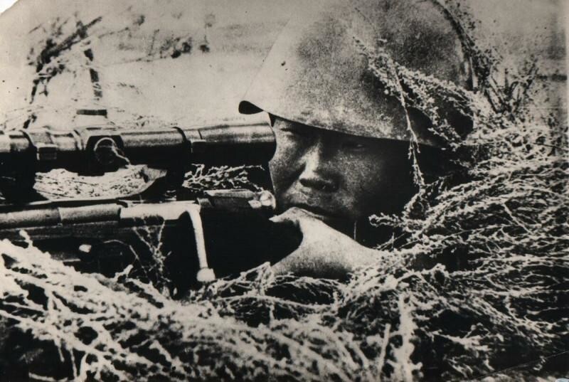 За что советский снайпер получил от немцев прозвище «дьявол из гнезда чертей»