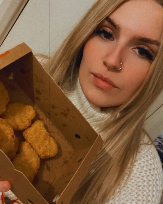 22 года девушка питается только чипсами и наггетсами, боясь овощей