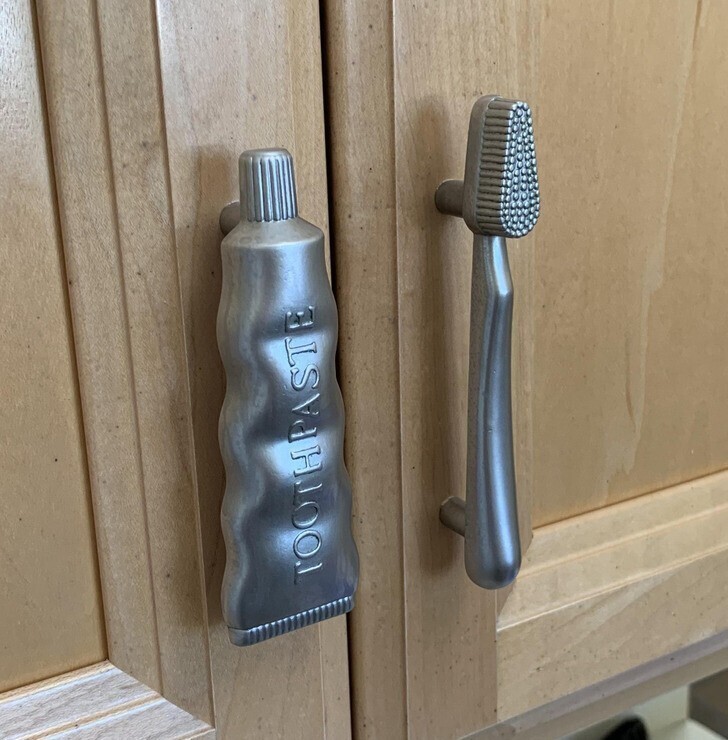 Дверные ручки в стоматологической клинике