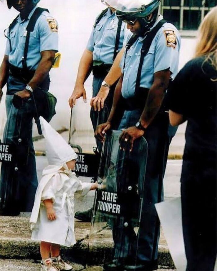 20. «Никто не рождается расистом», фото Тодда Робертсона