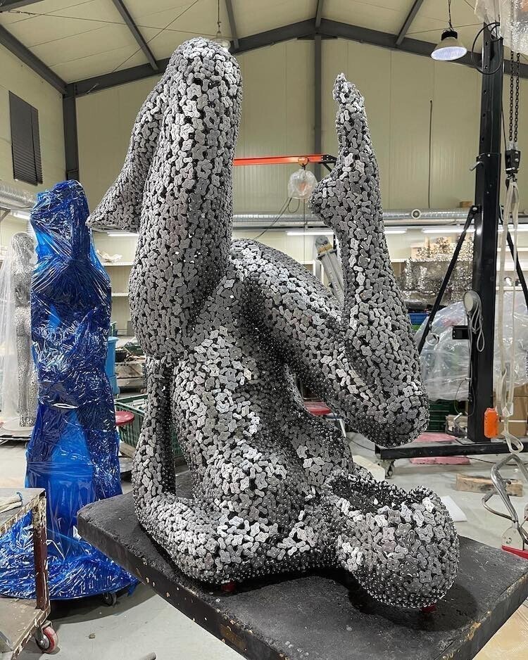 Скульптор создает реалистичные фигуры из велосипедных цепей