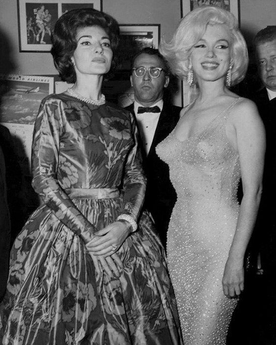  Мария Каллас и Мэрилин Монро в своём теперь уже культовом платье на гала-концерте в честь дня рождения Джона Кеннеди, 1962 год