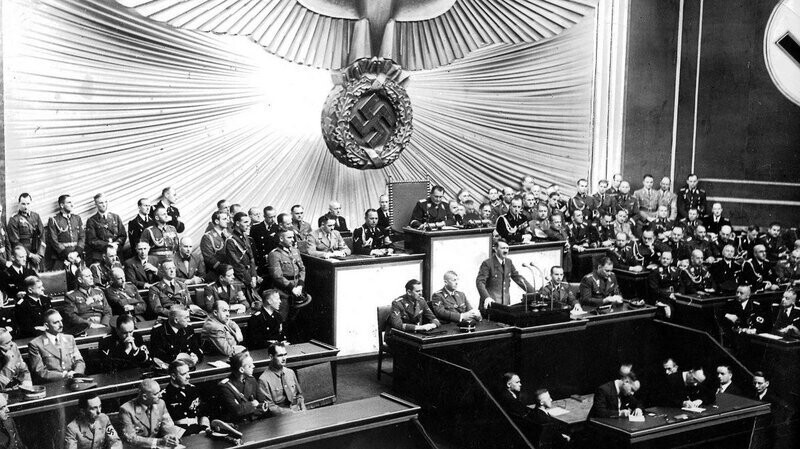 Гитлер произносит речь, в которой объявляет войну Соединенным Штатам Америки. 1 сентября 1939 г.