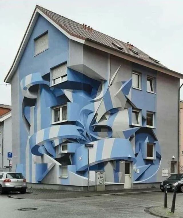 1. Здание в Германии. Это просто граффити с эффектом оптической иллюзии, стены на самом деле прямые
