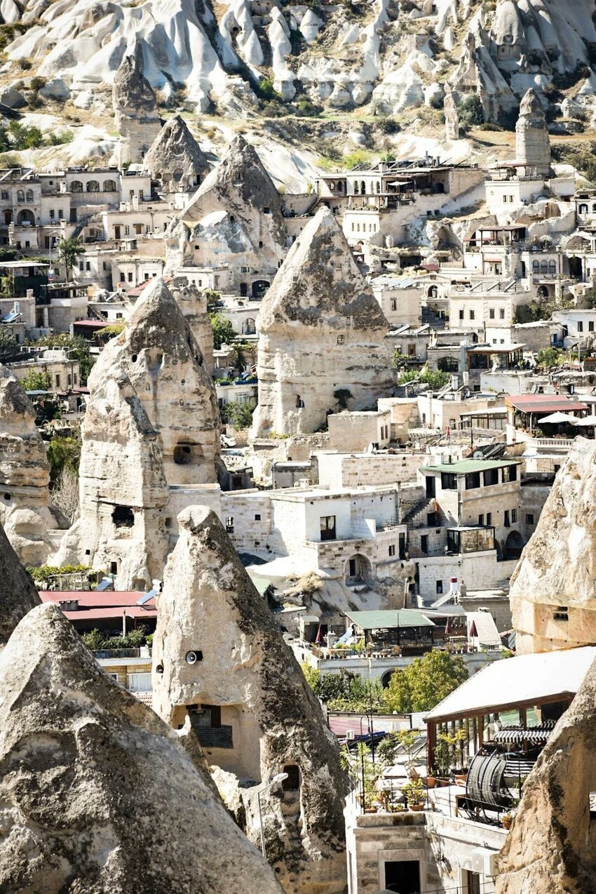 33. Скальные постройки в Гёреме, Турция