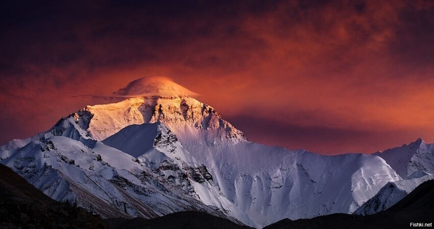 Эверест — высочайшая вершина мира (8 848 метров)
