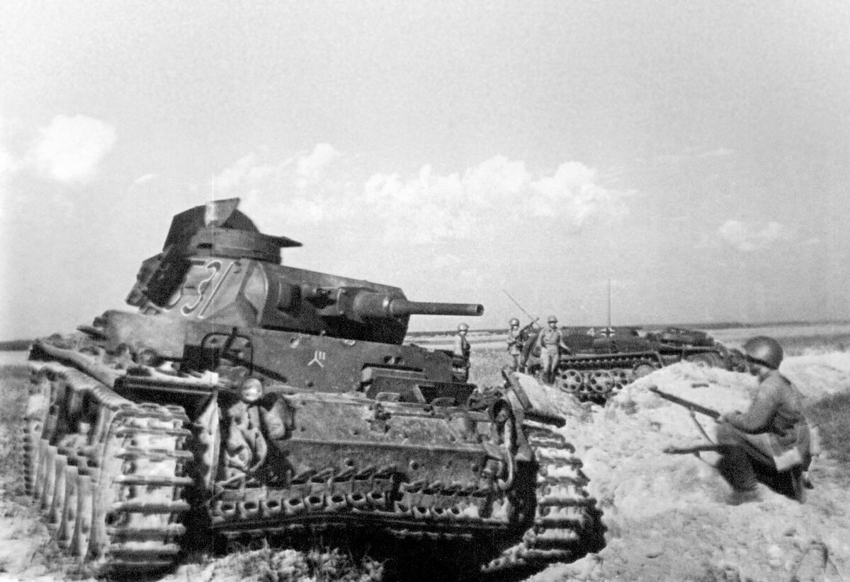 Как 33 красноармейца, среди которых только один умел стрелять из противотанкового ружья, уничтожили 27 немецких танков