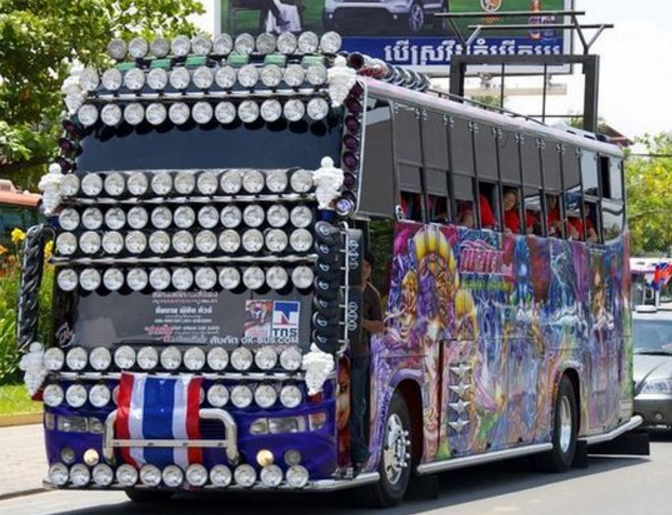 Зачем тайские водители навешивают столько фар на свои грузовики и автобусы