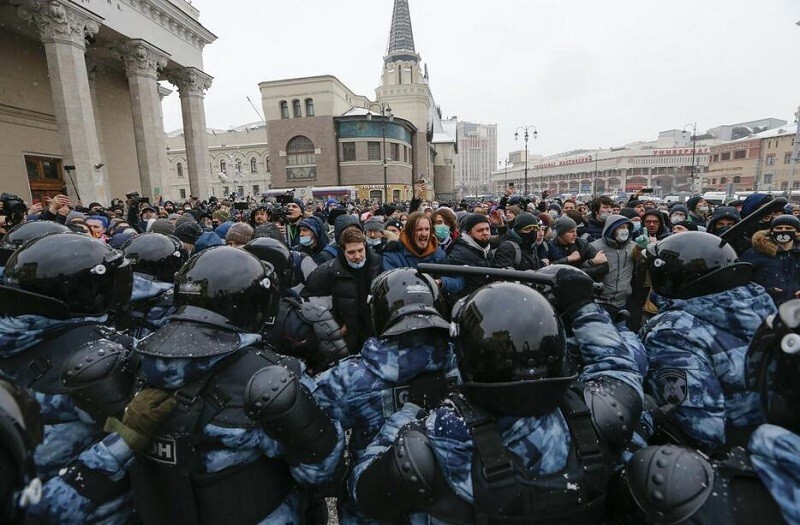 «Мирные» протесты с двойным дном