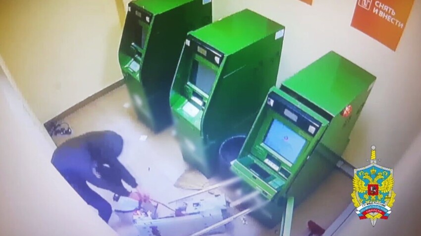 В Люберцах грабитель вскрыл банкомат с 14 миллионами рублей, но украл лишь пустой кассоприемник