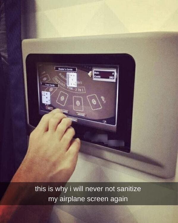 19. "Вот почему я теперь всегда буду дезинфицировать экраны в самолете"
