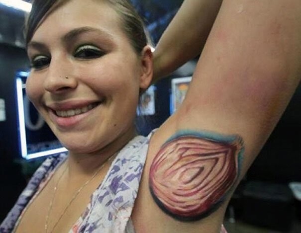 Чем дольше смотришь, тем смешнее:  20 нелепых татуировок