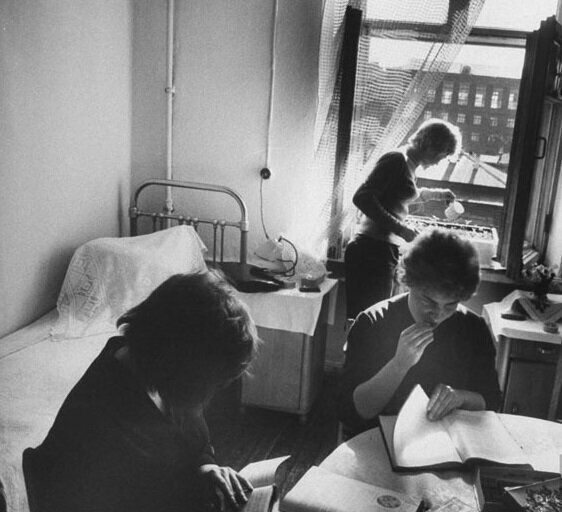 В советских общежитиях условия были «не сахар», но студенты не жаловались, а веселились