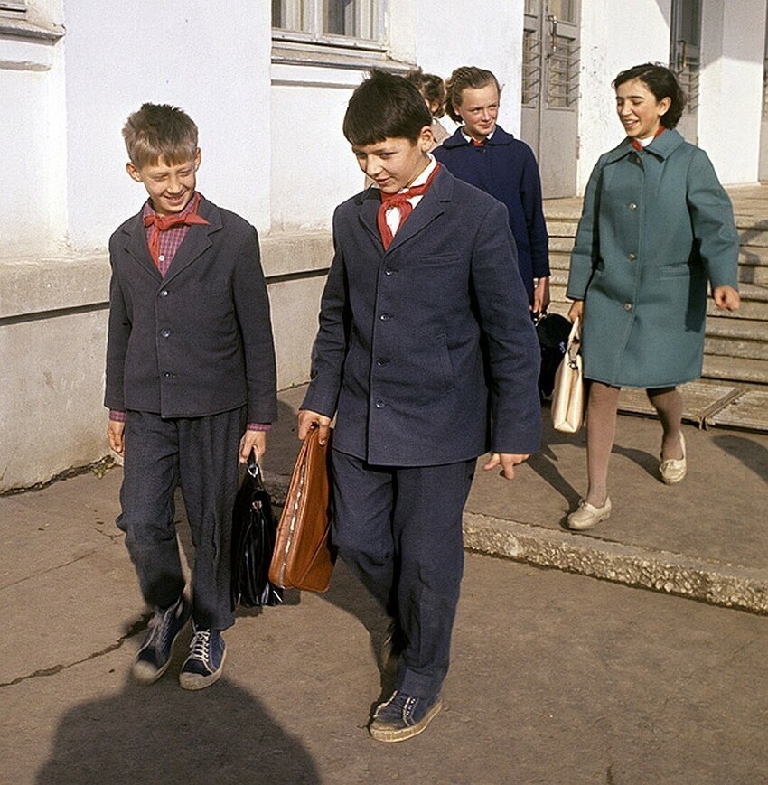 Дебаты касаемо советской школьной формы
