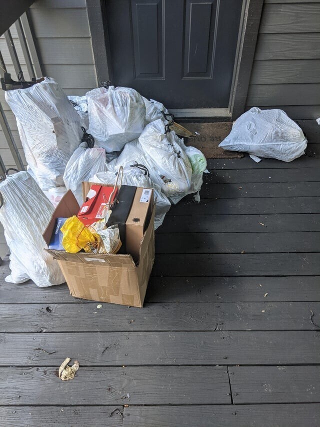 Наши соседи не знают, где мусорные баки