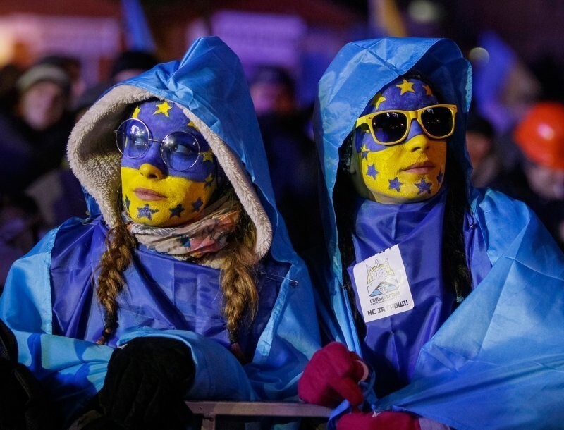 «Фас!»: Украина начинает лаять на Россию, только когда ей скажет Европа