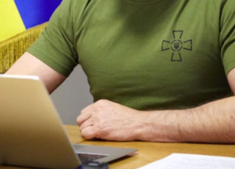 Зеленский обратился к израильскому Кнессету в футболке с символом УПА