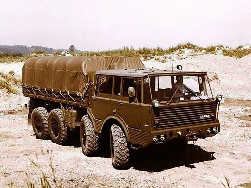 Tatra 813