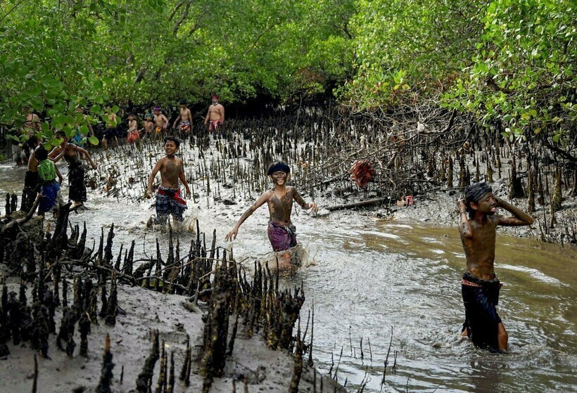 12 фото грязевых ванн Бали: что это за странная традиция раз в год сильно пачкаться