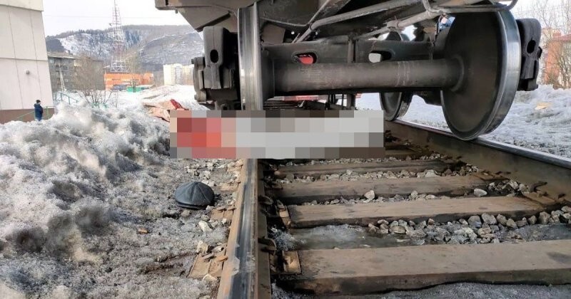 В Кемеровской области товарный поезд насмерть сбил мужчину
