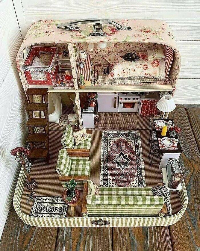 4. Кукольный домик в маленьком чемодане