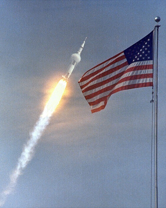 Запуск Аполлона-11 ракетой Сатурн-V. Космический центр имени Кеннеди, Флорида. США, 1969 год
