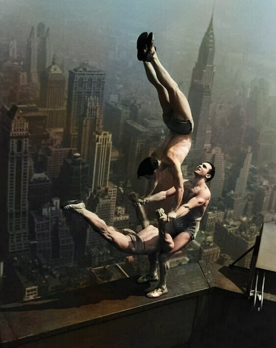 Акробаты балансируют на вершине Эмпайр-стейт-билдинг, 1934 год