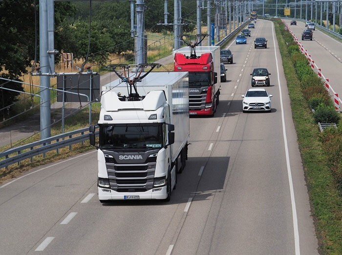 32. В Германии построили магистраль для электрических грузовиков, чтобы уменьшить загрязнение атмосферы