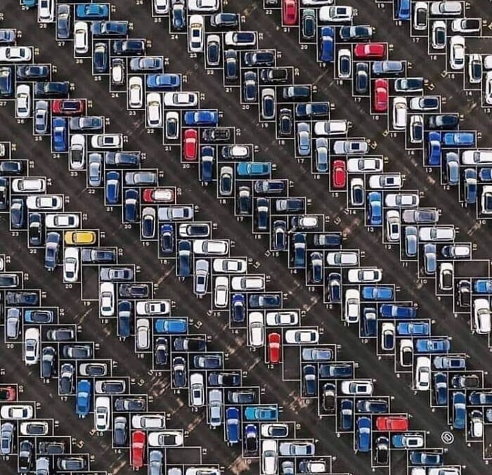 18. А это парковка во Франкфурте. На 60% больше места, удобнее парковаться и выезжать