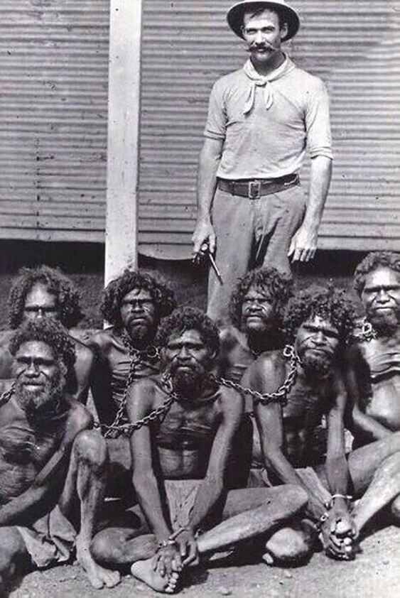 В Австралии до 1960-х гг. в соответствии с Актом о флоре и фауне аборигены считались животными, а не людьми и их численность фиксировалась в одном списке с кенгуру, попугаями и т.д.