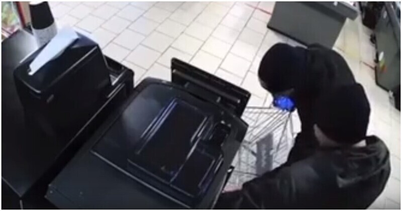 В Надыме двое парней украли сахар из кофемашины в супермаркете