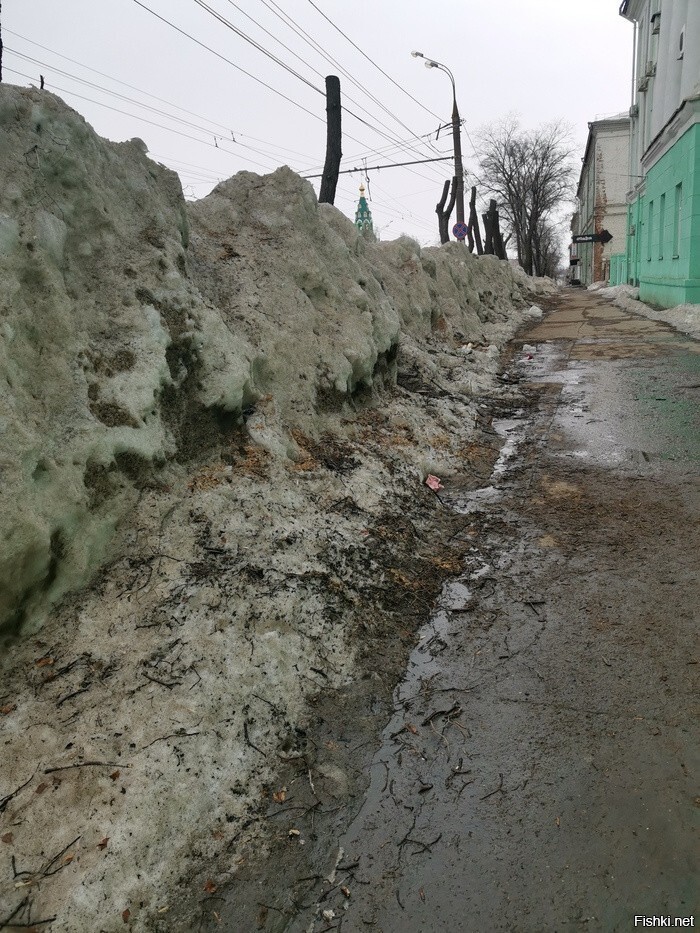 А в Ижевске еще снег
