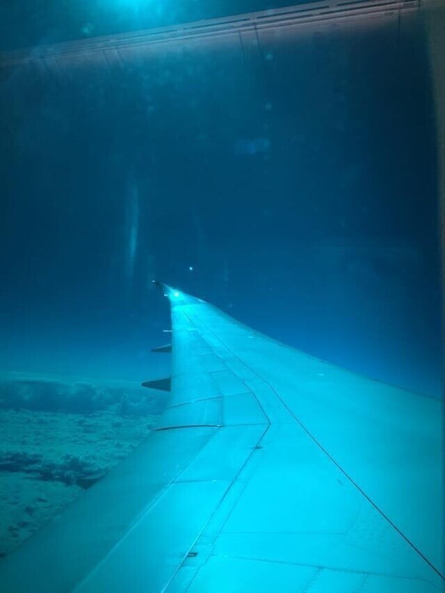 Тонированные стекла в самолёте превращают небо в океан