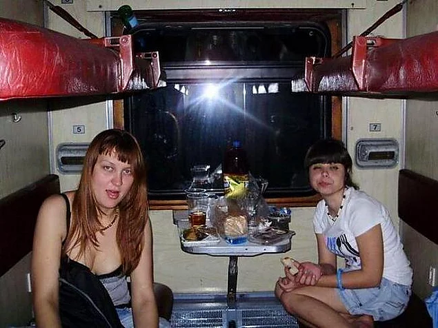 Дорожная романтика: забавные фото из плацкартных вагонов