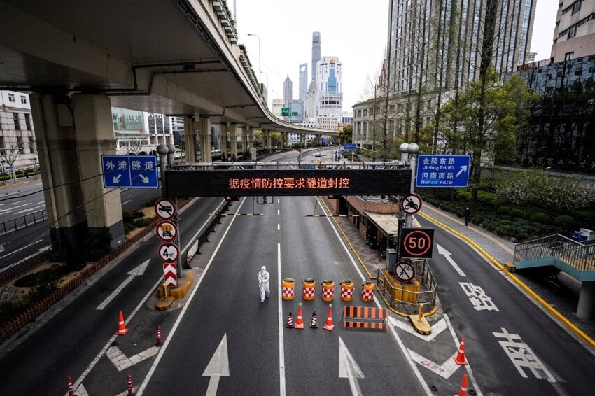 Из-за вспышки COVID-19 в Шанхае объявили масштабный локдаун. Китайцы запасаются едой