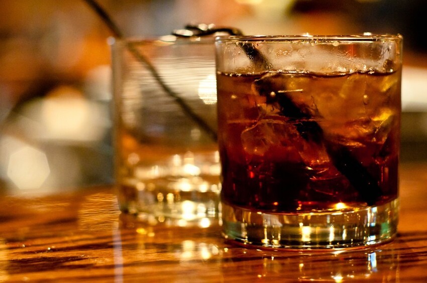 Калории, «шипучесть» и похмелье: мифы об алкогольных напитках, в которые мы до сих пор верим