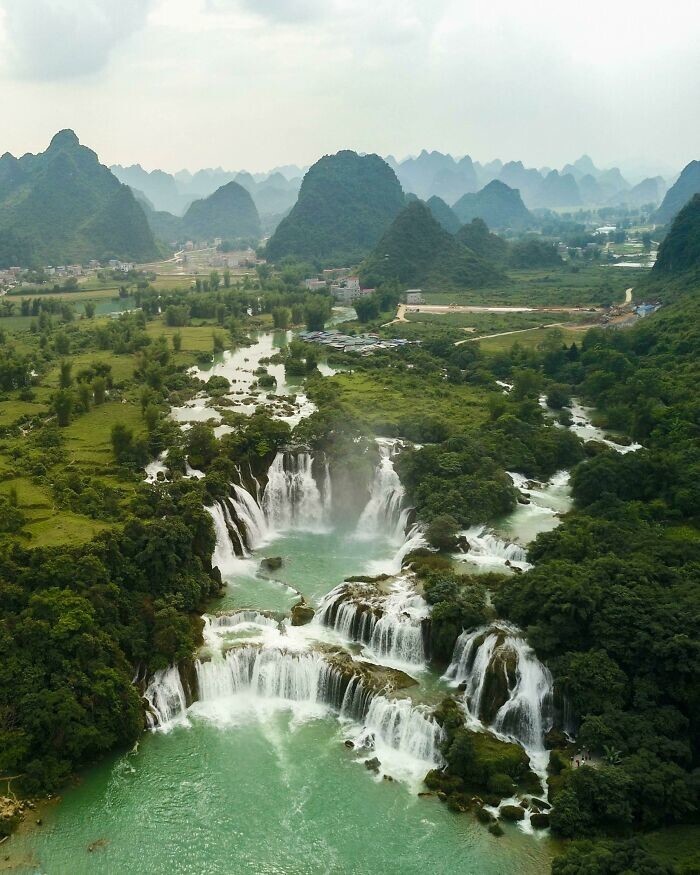 2. "Удивительная граница между Вьетнамом и Китаем"