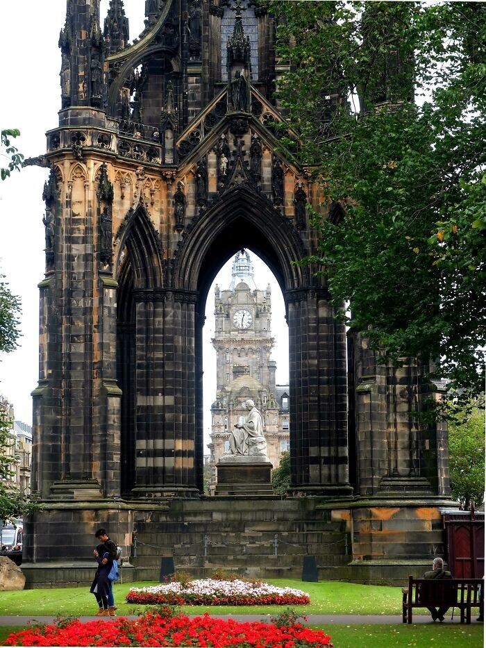 9. "Типичное Эдинбургское фото с двумя моими любимыми зданиями"