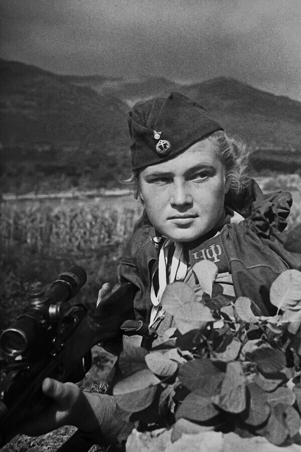 Снайпер Лиза Миронова, Новороссийск, 1943 г.