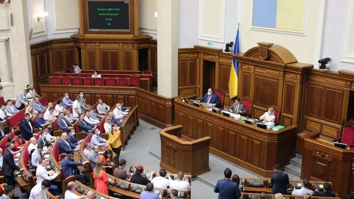 Глава МВД Сербии отказался запрещать Z и V: "Я не последователь Бандеры"