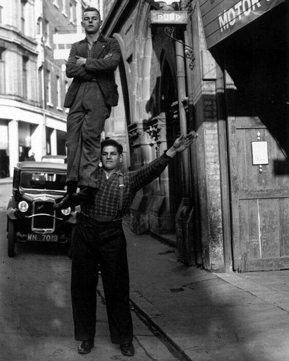 Гарри Суонси Пельта сильнейший мужчина на тот момент в Уэльсе. На фото ему 21 год, а род его деятельности - портной. 1935 год