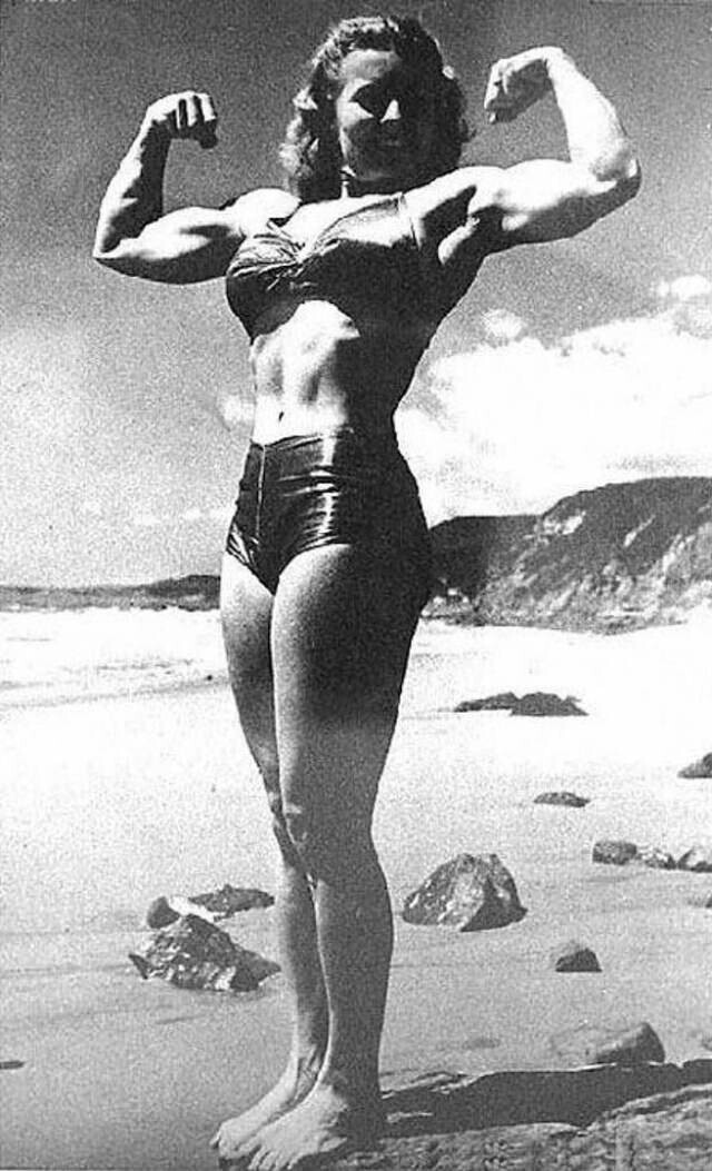 Эбби Эвилл - королева мускулов из Санта-Моники