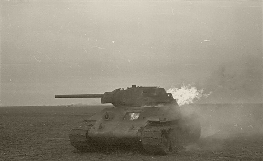 Как советские танкисты совершили первый «огненный танковый таран» бронепоезда во время Великой Отечественной войны