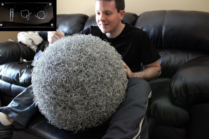5. Художник сделал этот шар из 52 000 скрепок, и он весит почти 20 килограмм