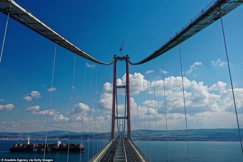 В Турции открылся самый длинный висячий мост в мире