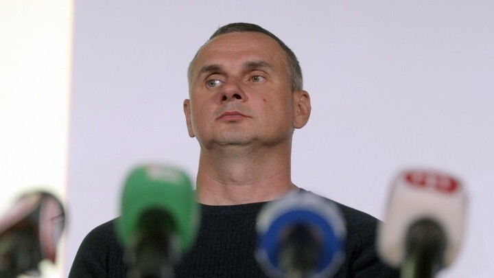 Сенцов перестал маскироваться под режиссёра: Появилось его фото в украинской военной форме